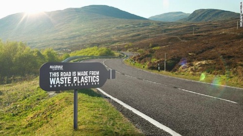 Recycling of plastic waste in porous asphalt pavement